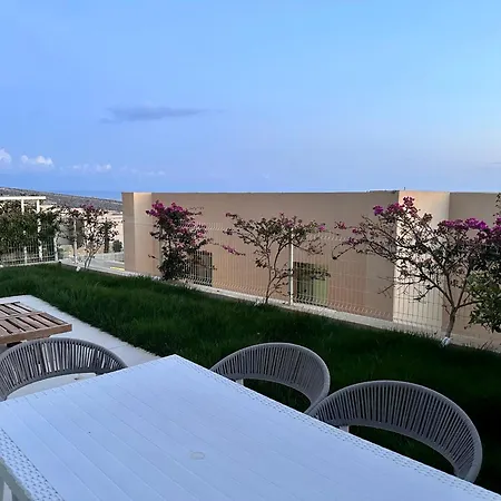 Coast Sun Terrace, 110a * Palasë